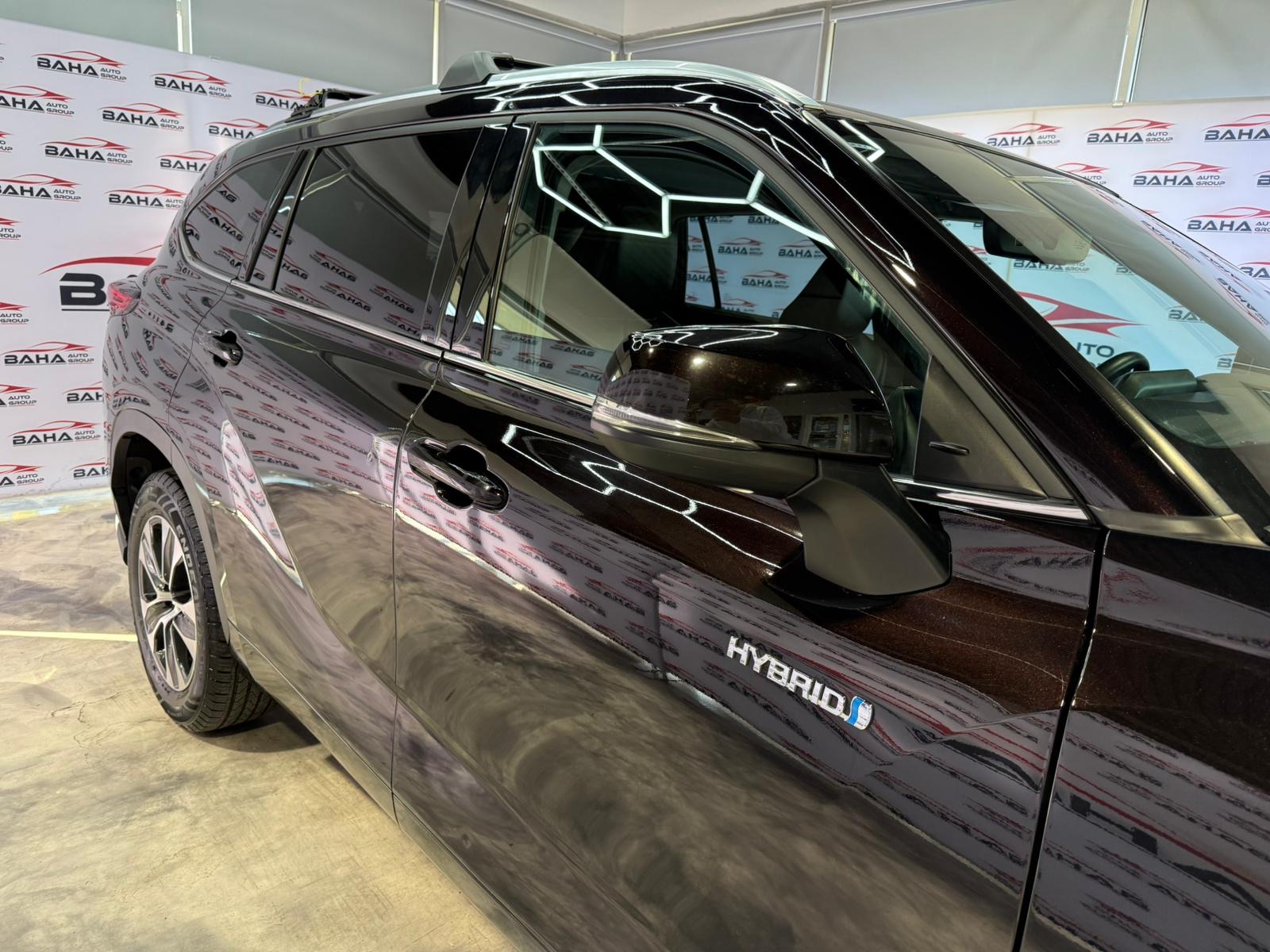 2021 Toyota Highlander Hybrid XLE photo 10
