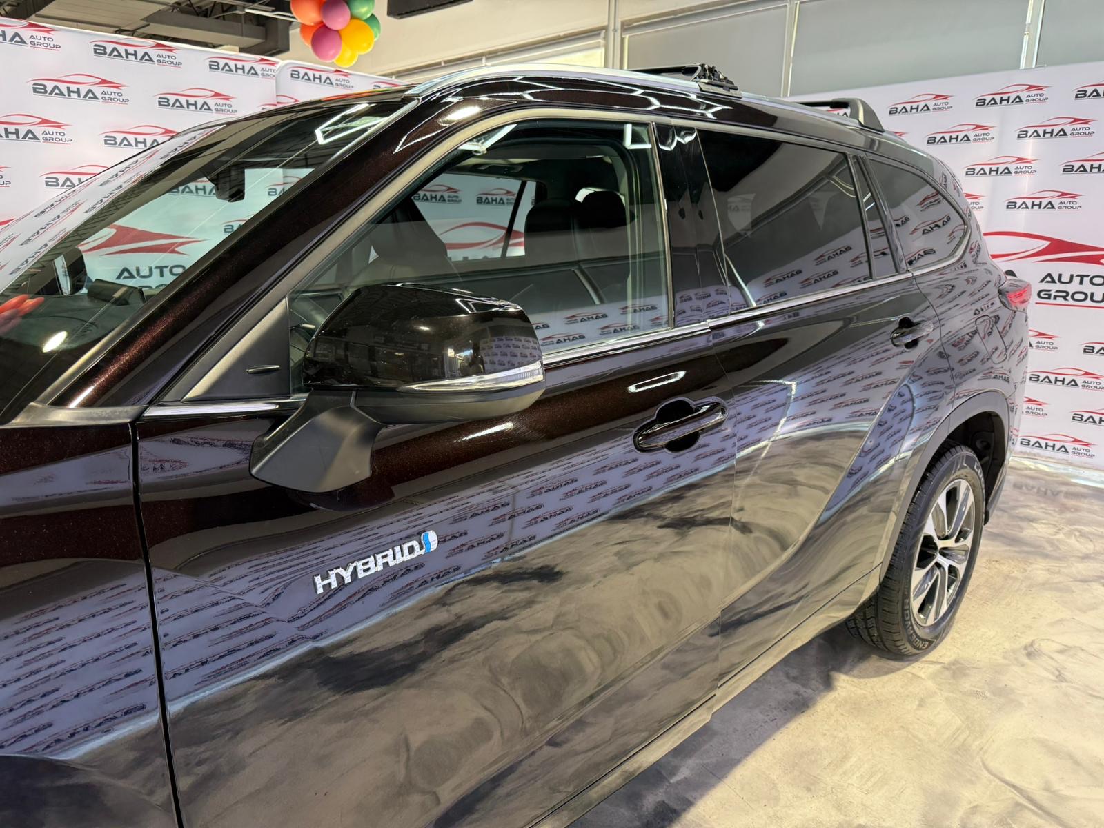 2021 Toyota Highlander Hybrid XLE photo 11