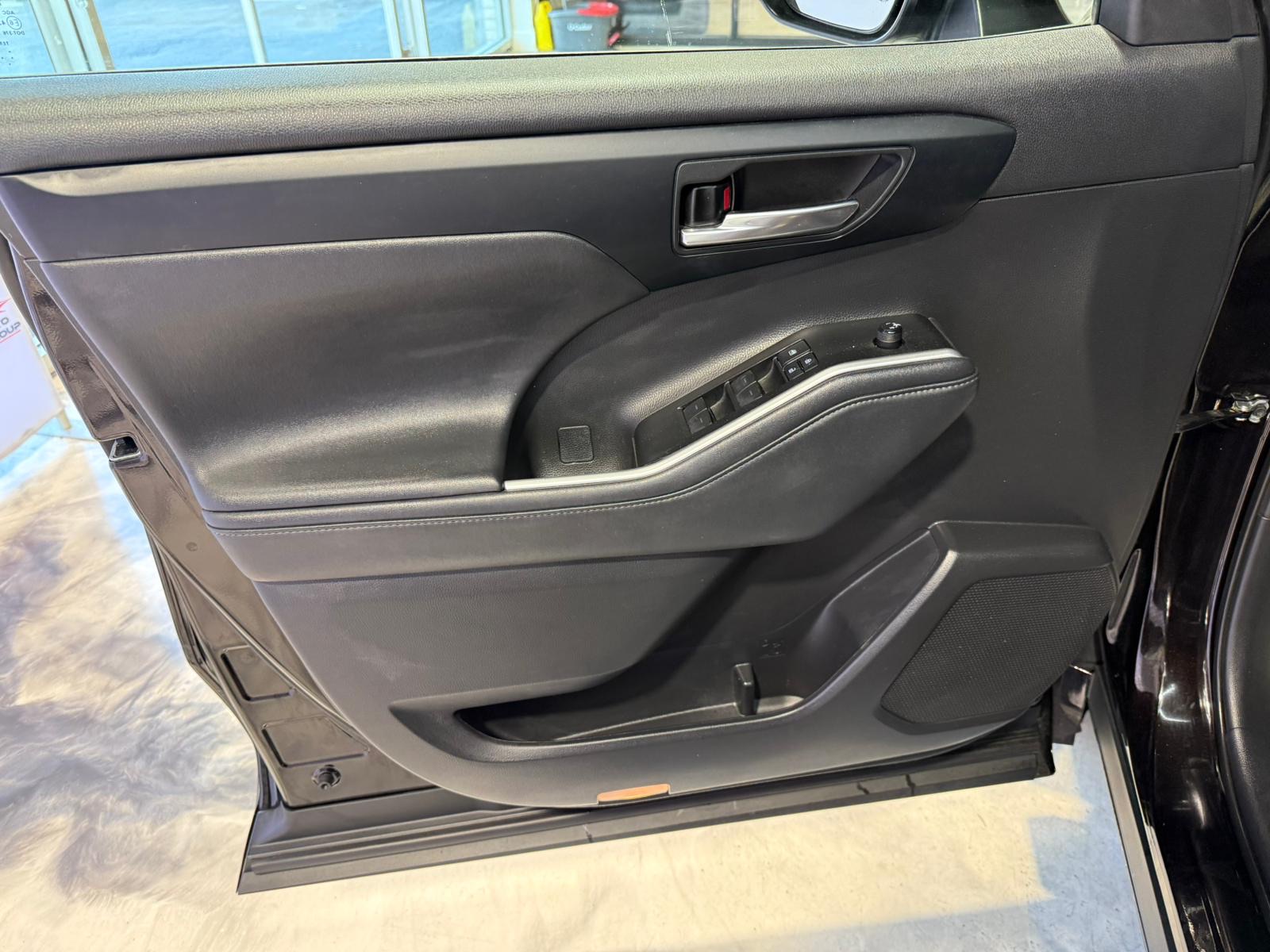 2021 Toyota Highlander Hybrid XLE photo 14