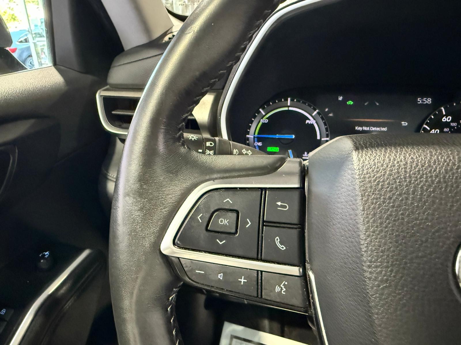 2021 Toyota Highlander Hybrid XLE photo 16