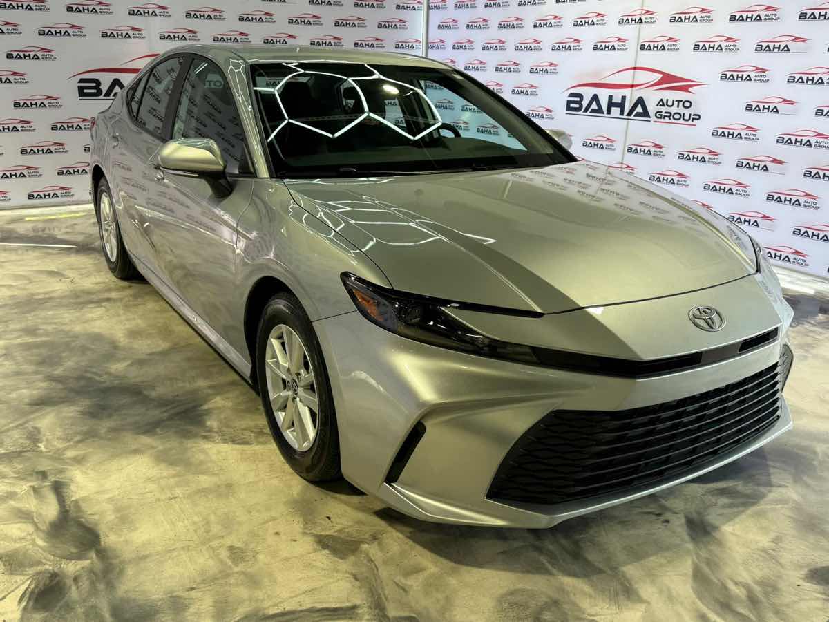 2025 Toyota Camry LE photo 4