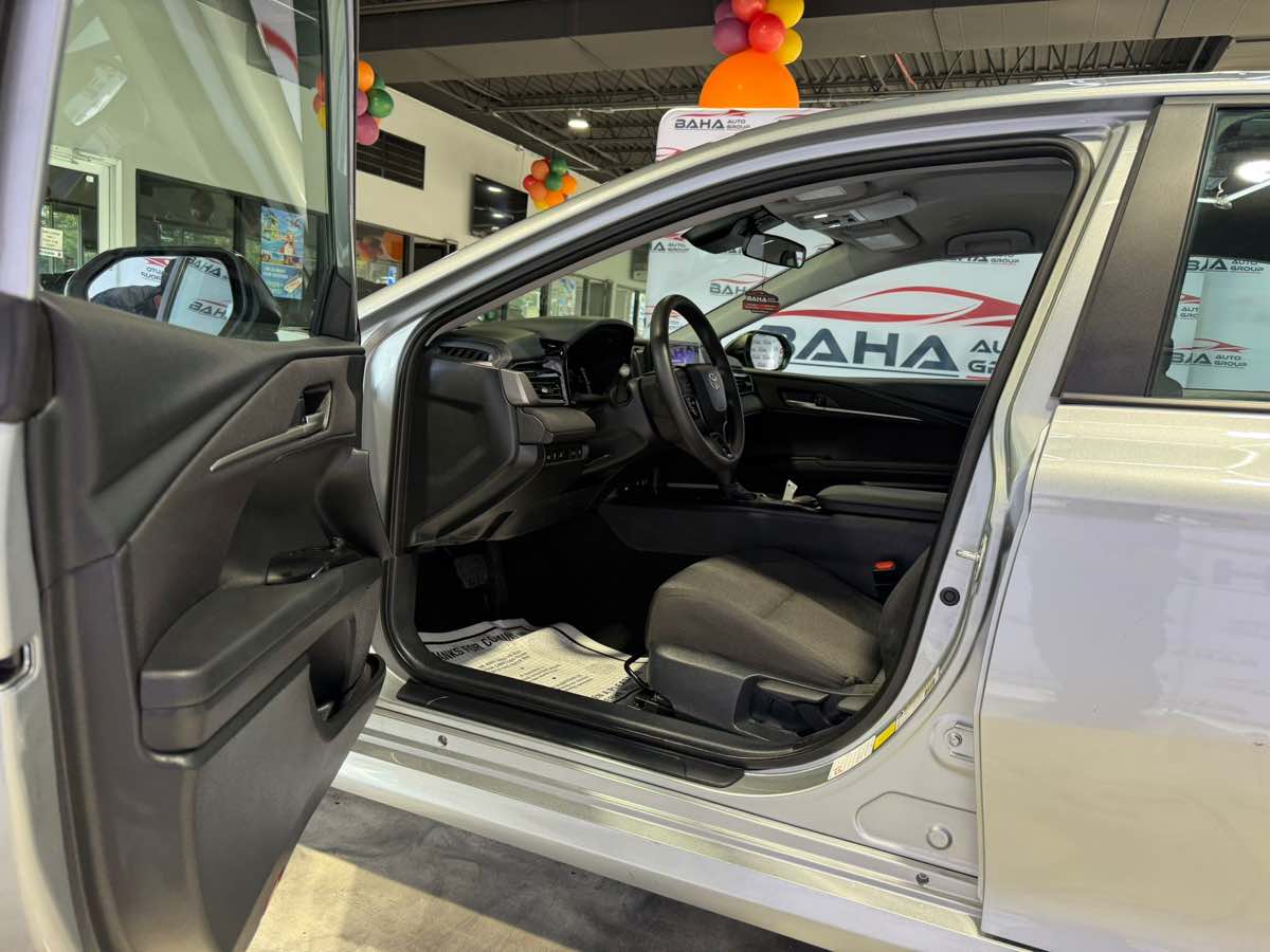 2025 Toyota Camry LE photo 10