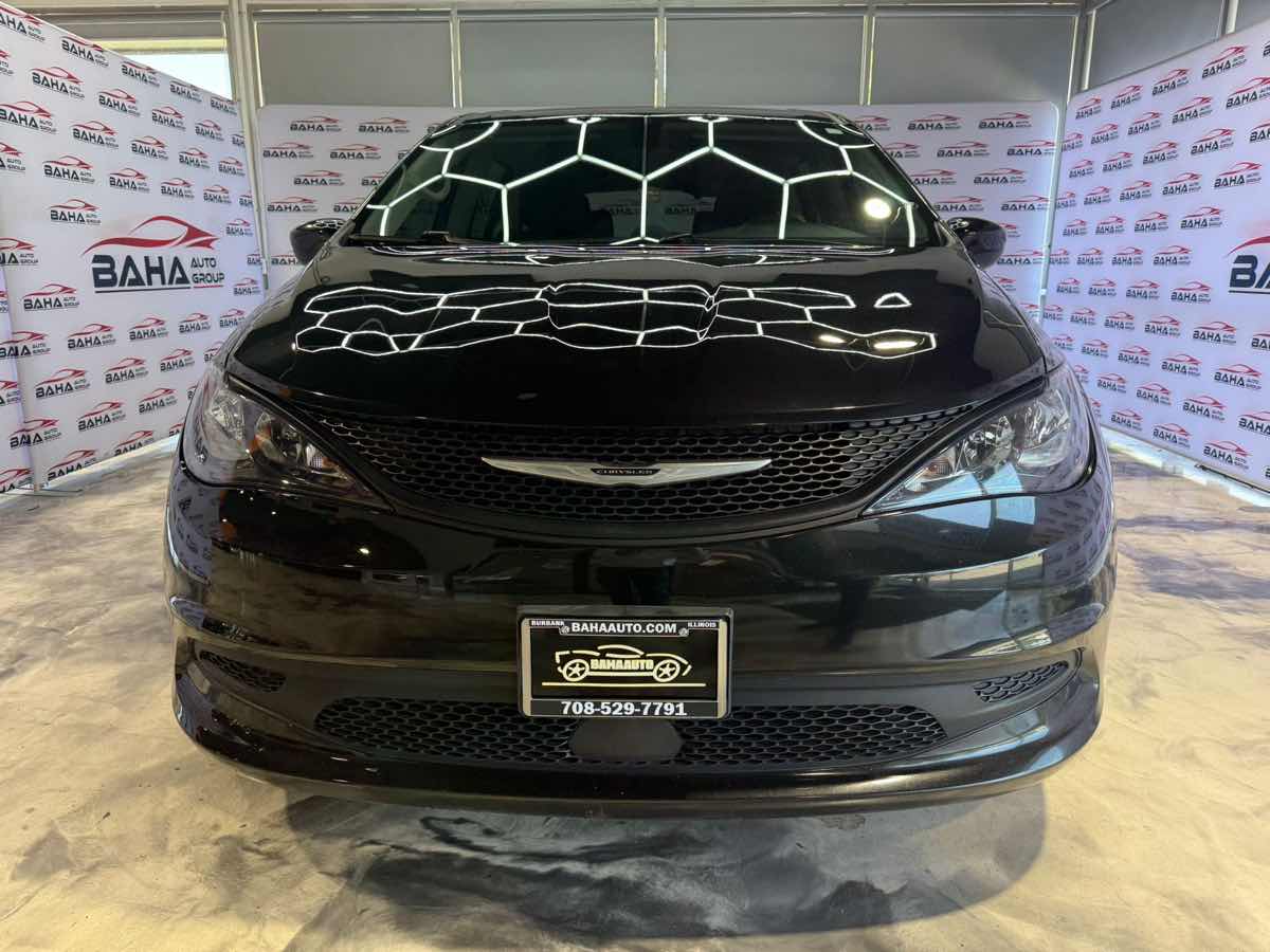 2022 Chrysler Voyager LX photo 3