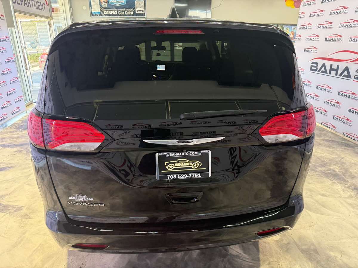 2022 Chrysler Voyager LX photo 6