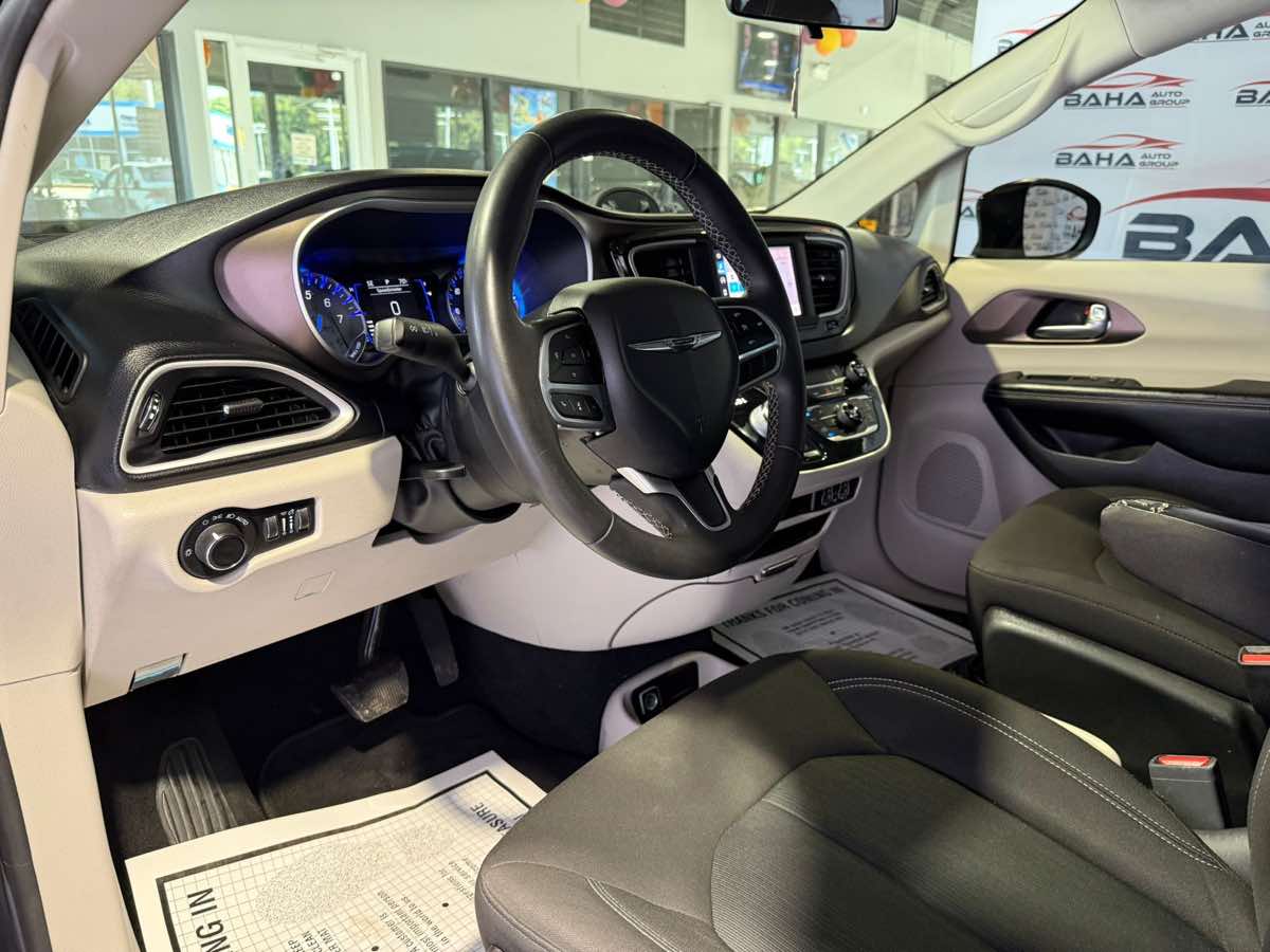 2022 Chrysler Voyager LX photo 11