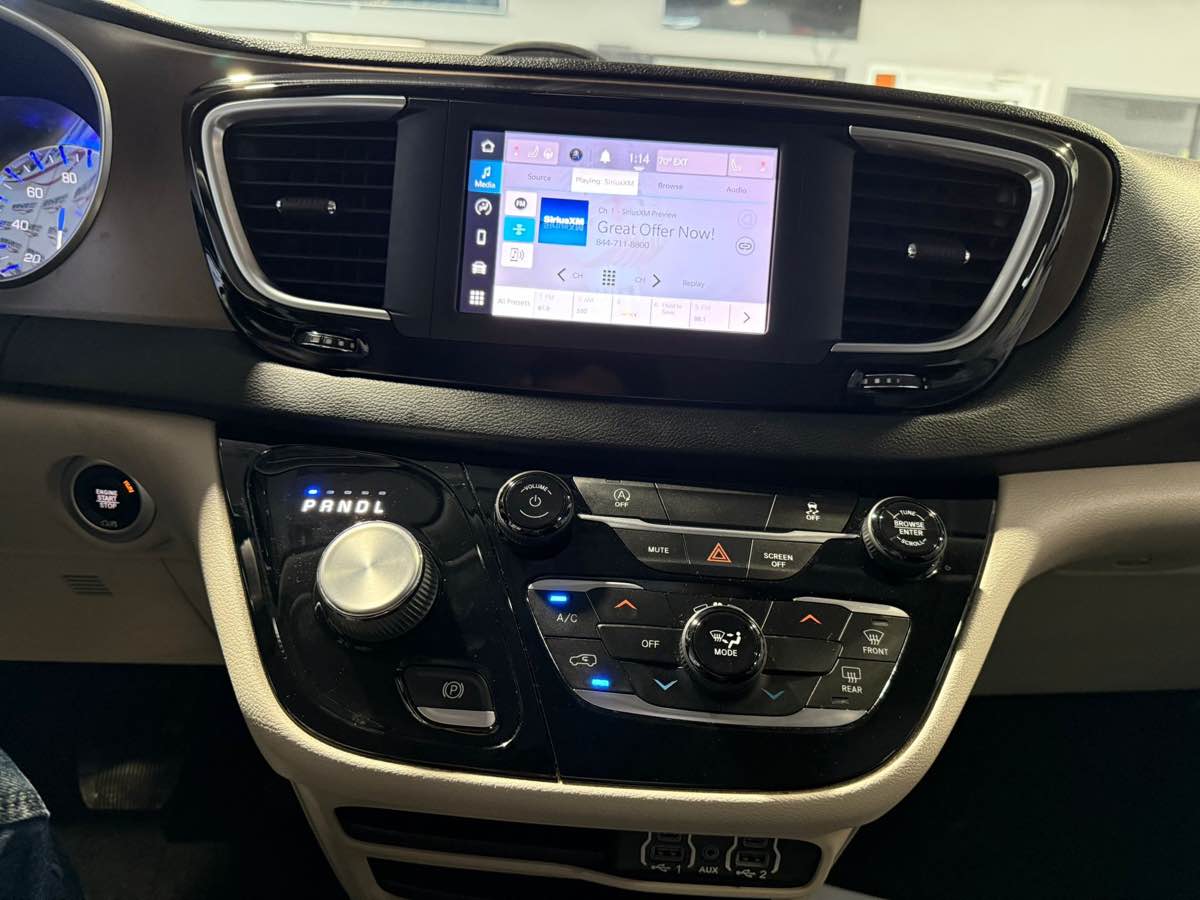 2022 Chrysler Voyager LX photo 20