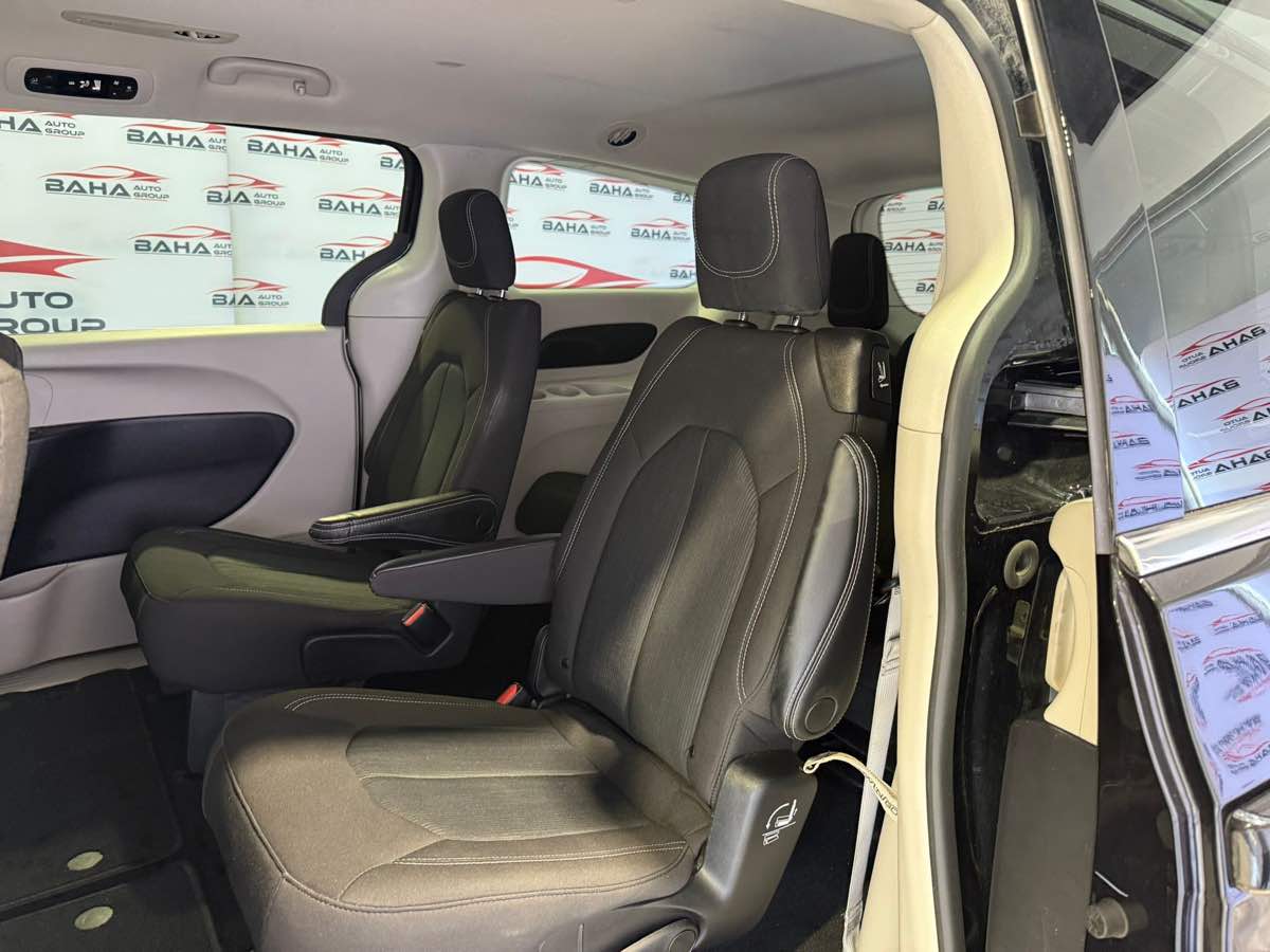 2022 Chrysler Voyager LX photo 26