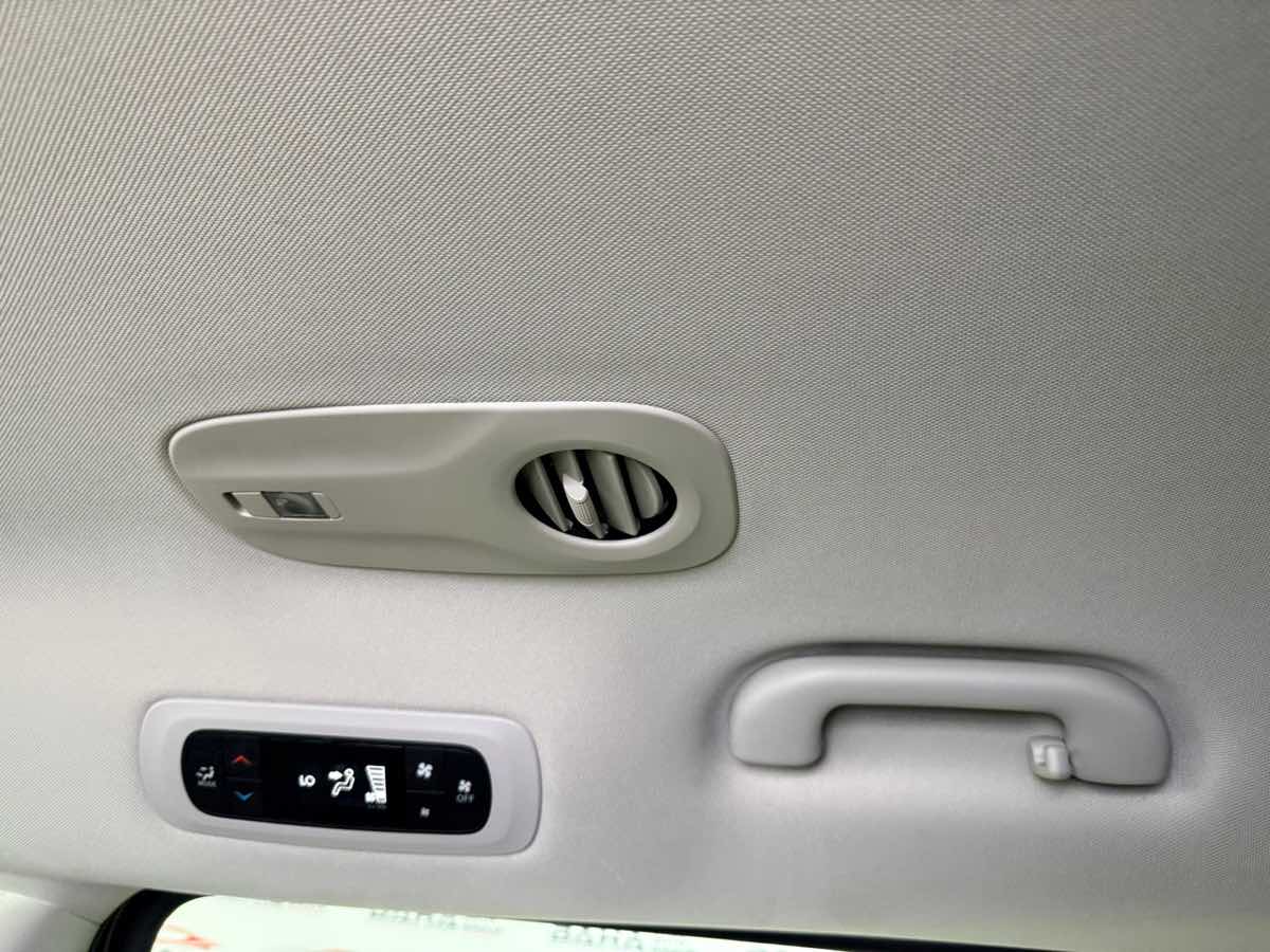 2022 Chrysler Voyager LX photo 28