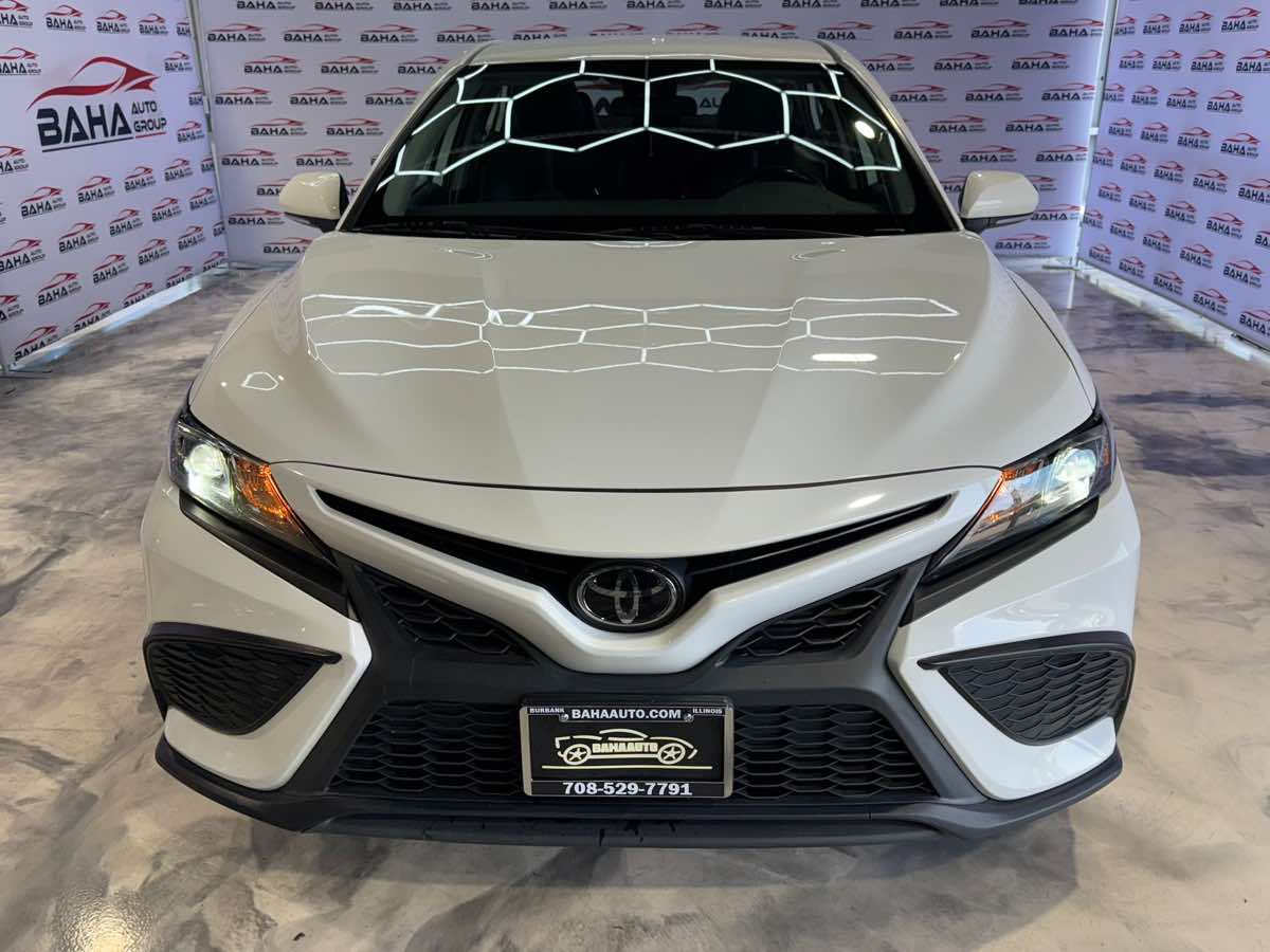 2022 Toyota Camry SE photo 3