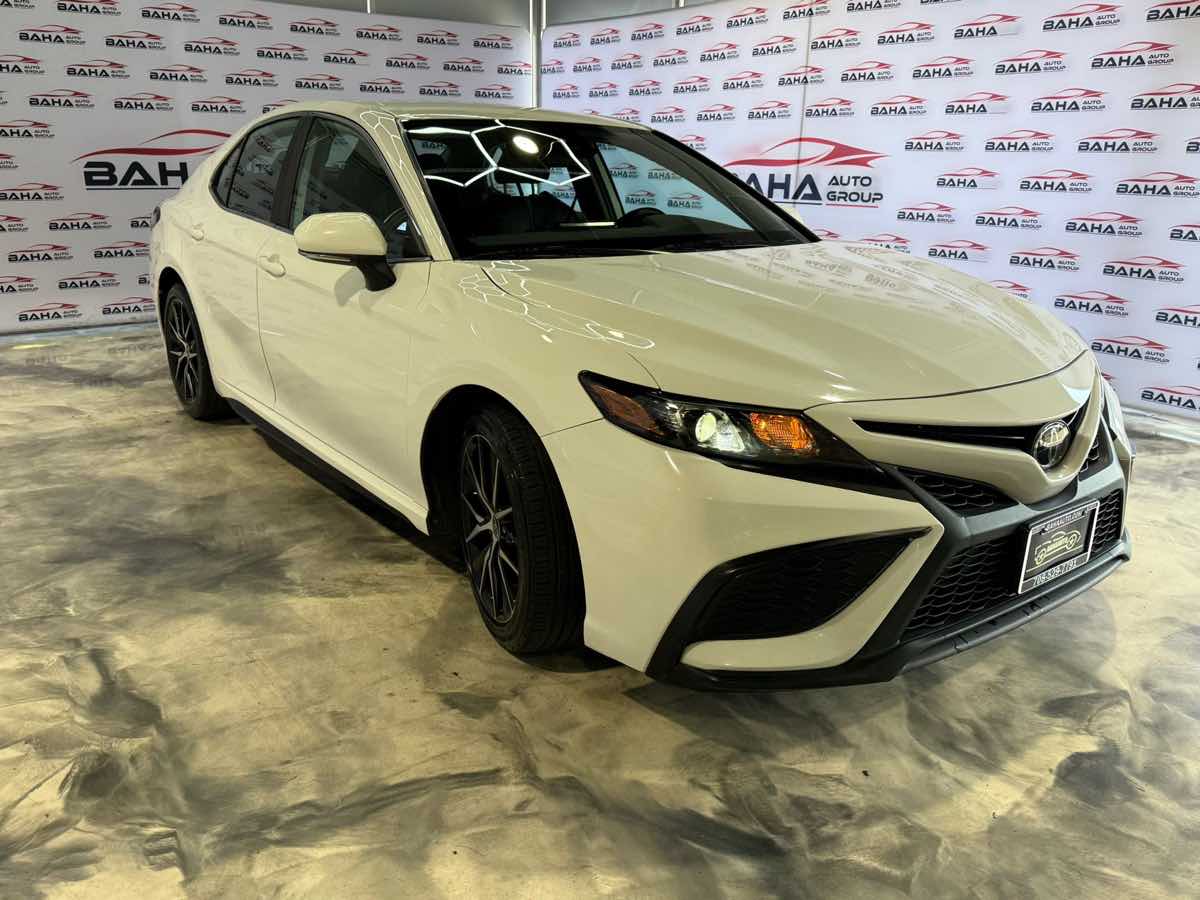2022 Toyota Camry SE photo 4