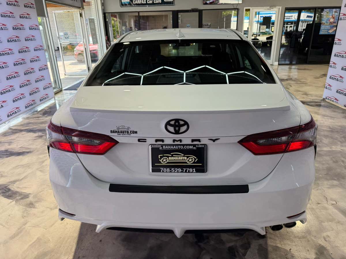 2022 Toyota Camry SE photo 6