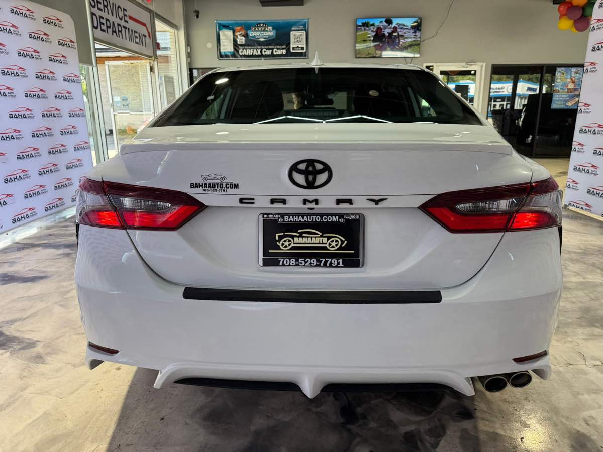 2022 Toyota Camry SE photo 7