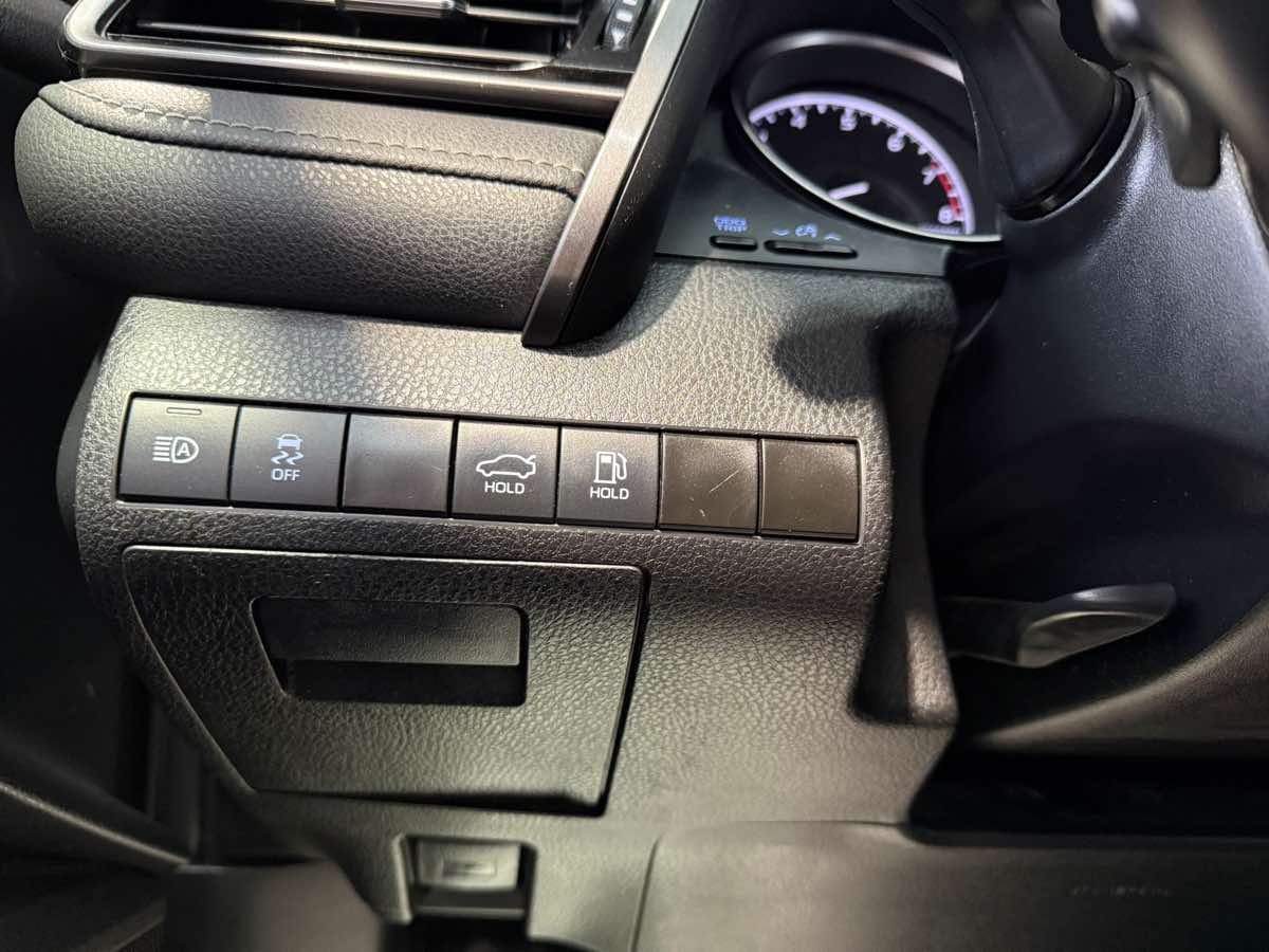 2022 Toyota Camry SE photo 11
