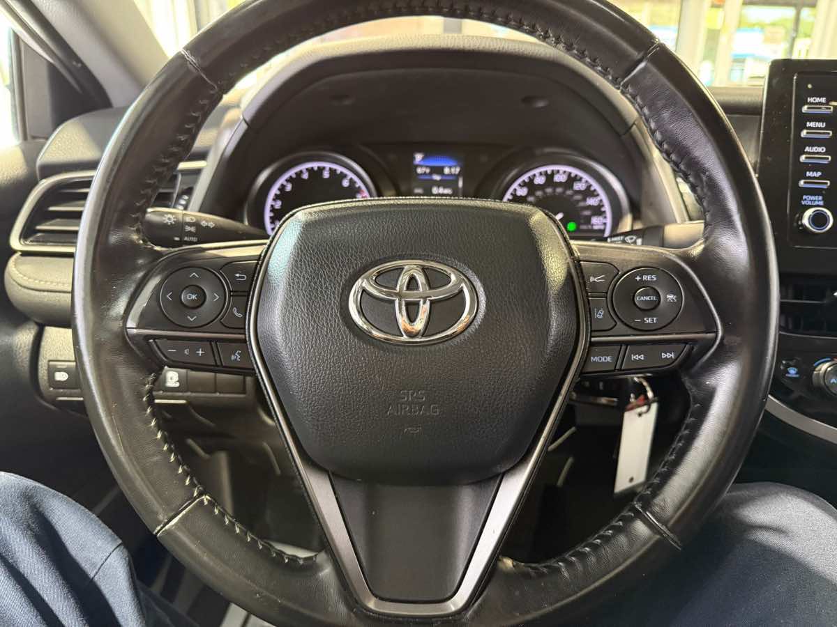 2022 Toyota Camry SE photo 13