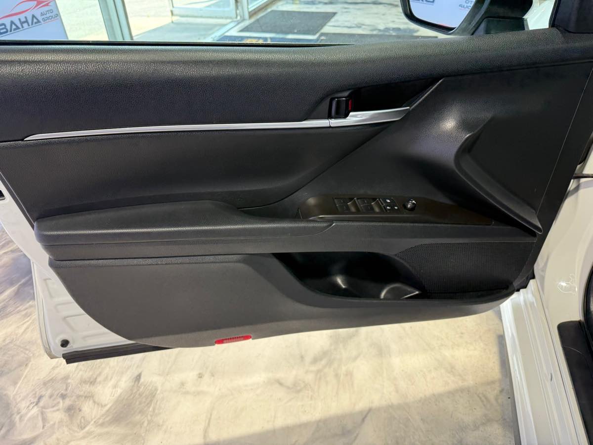 2022 Toyota Camry SE photo 19