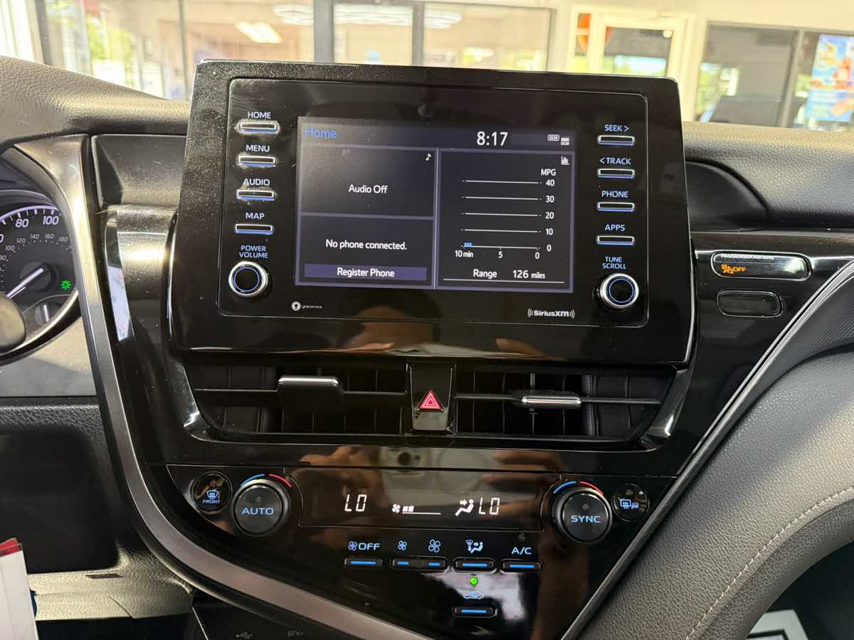 2022 Toyota Camry SE photo 21