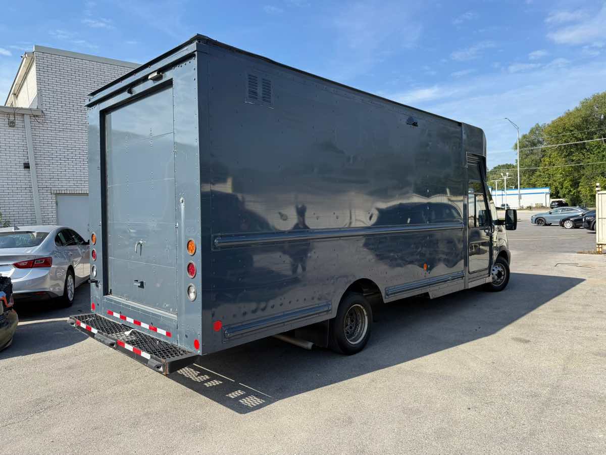 2021 Ford Transit Cutaway photo 5
