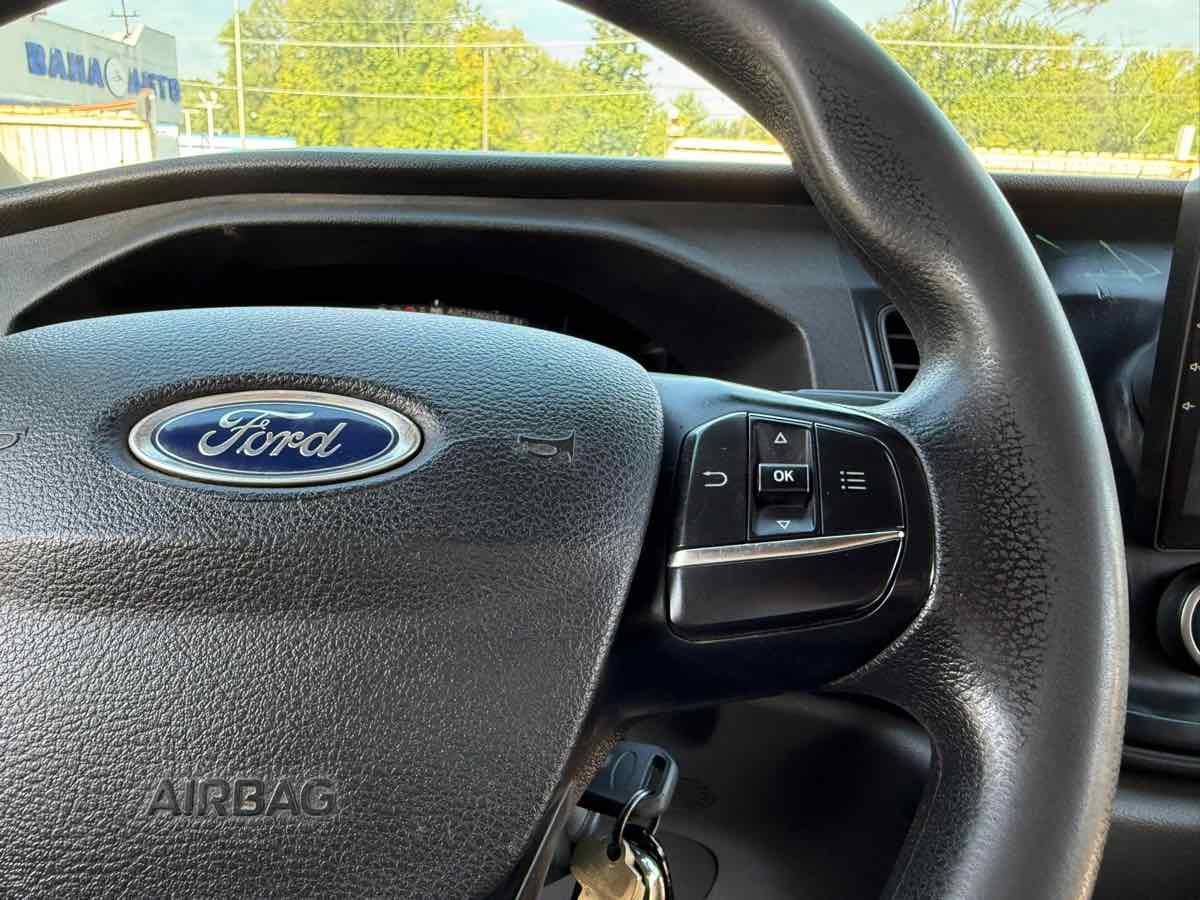 2021 Ford Transit Cutaway photo 13