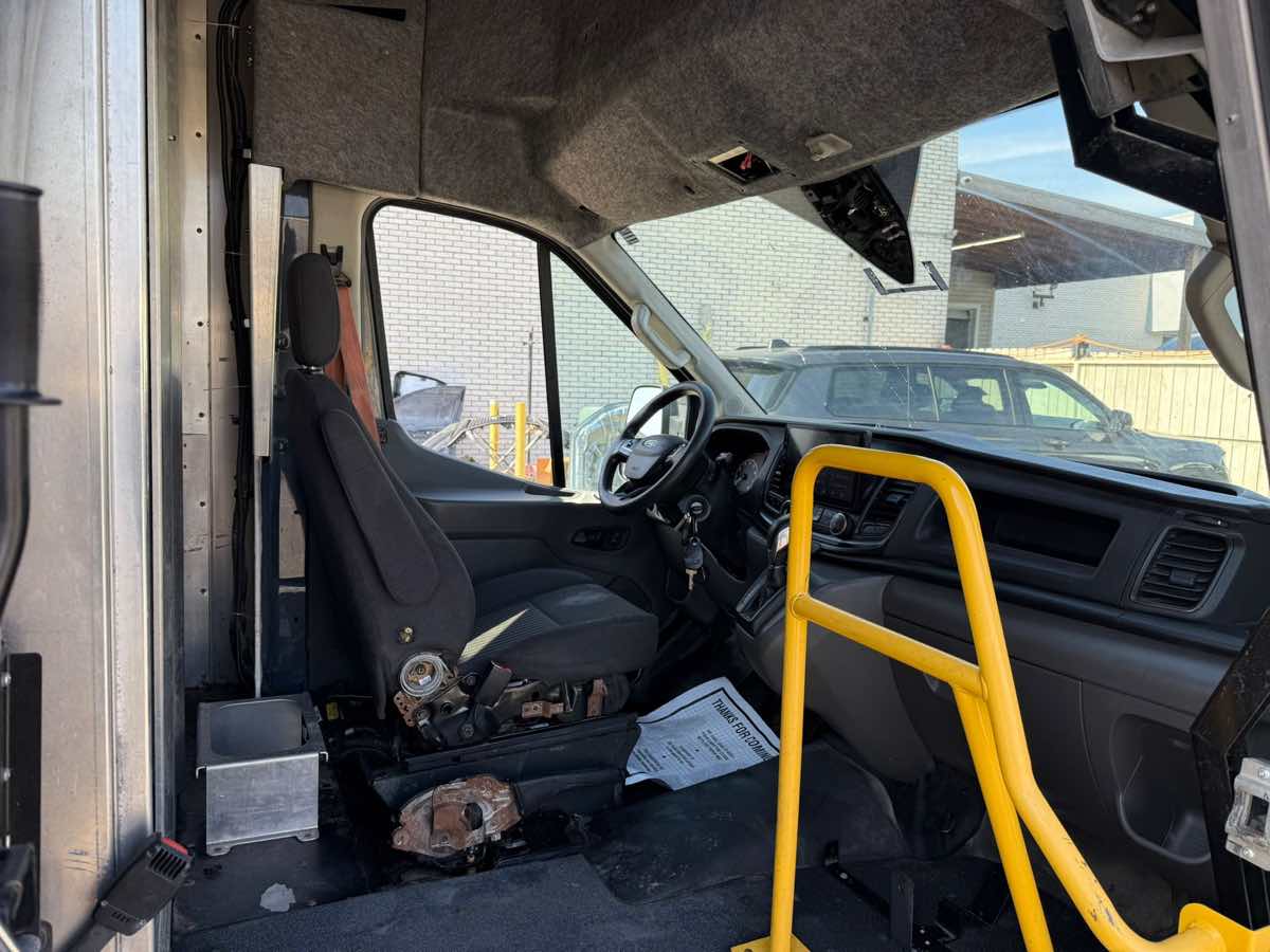 2021 Ford Transit Cutaway photo 16