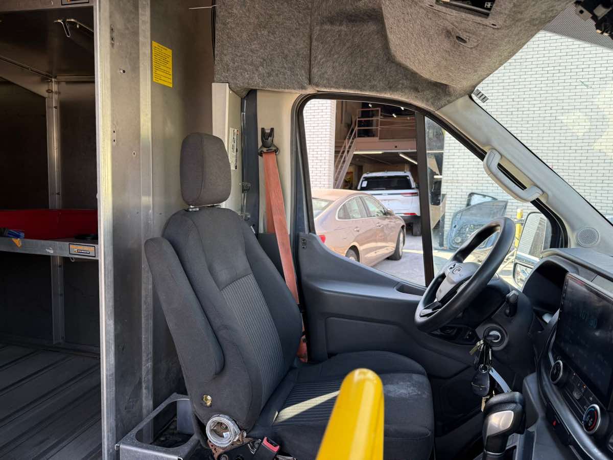 2021 Ford Transit Cutaway photo 19