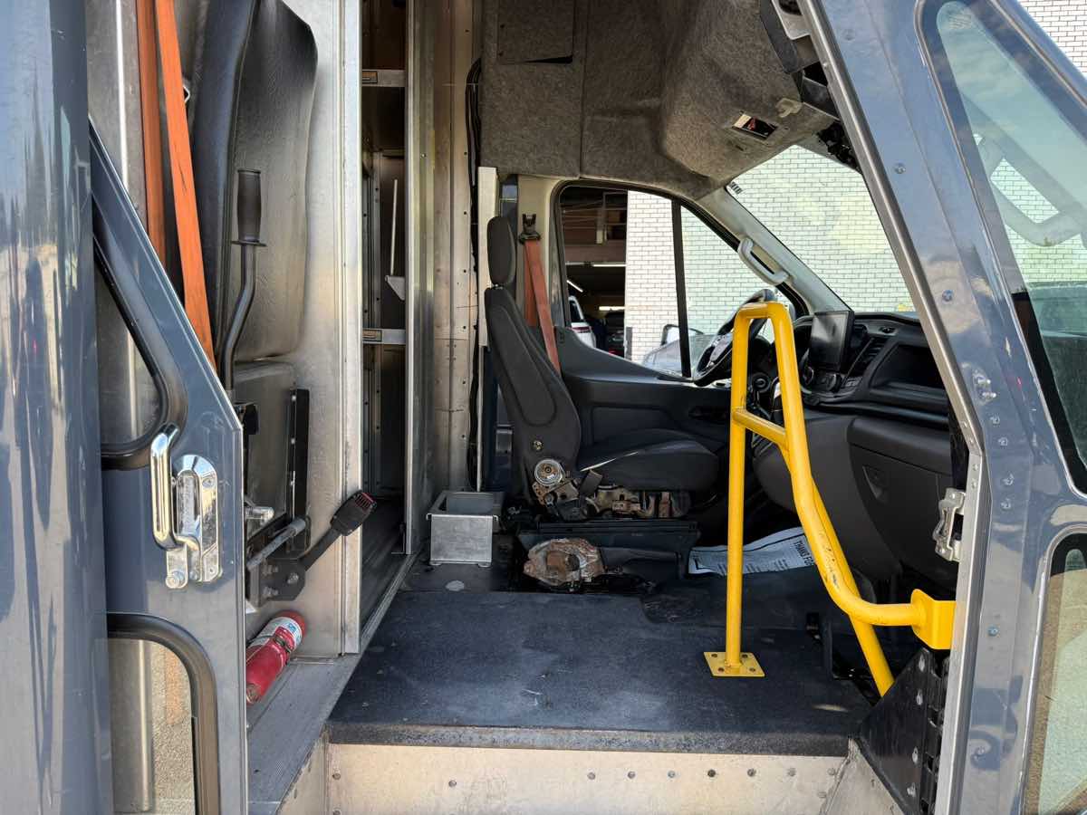 2021 Ford Transit Cutaway photo 21
