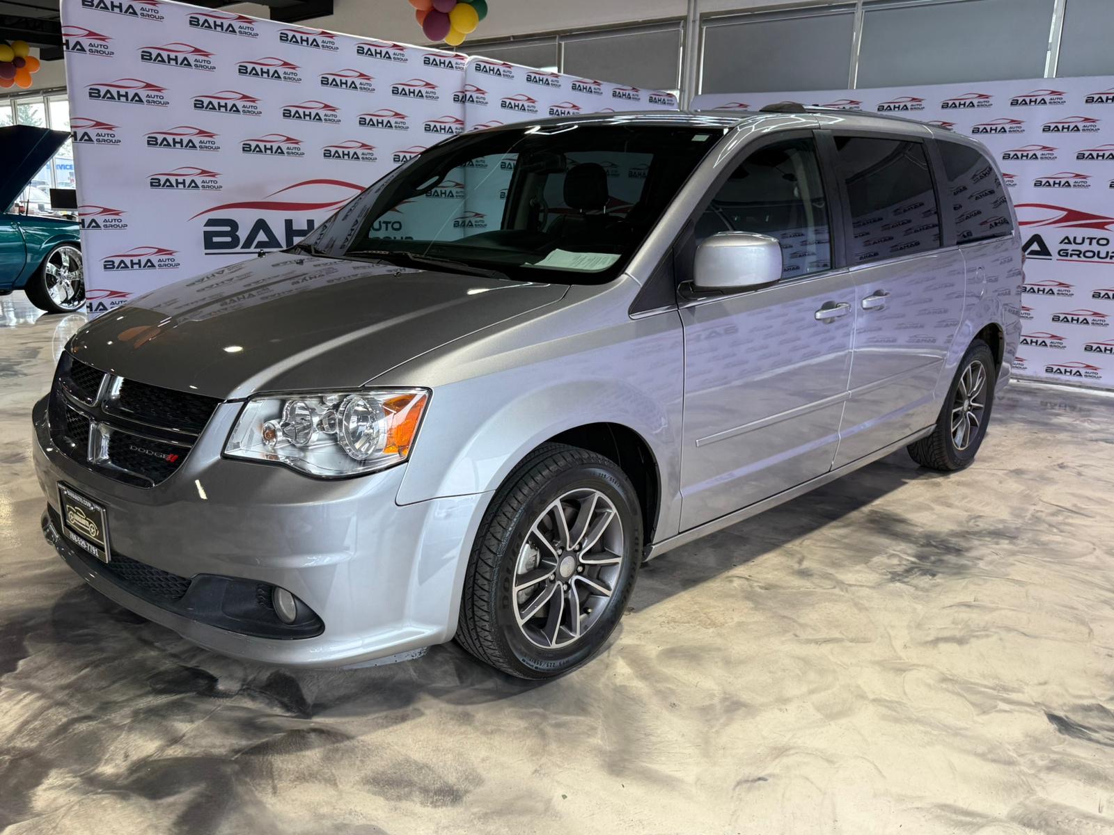 2017 Dodge Grand Caravan SXT photo 2