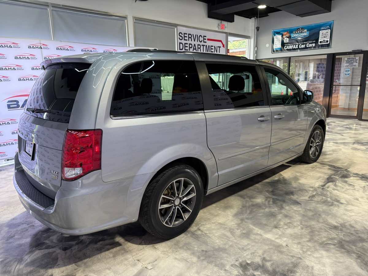 2017 Dodge Grand Caravan SXT photo 7