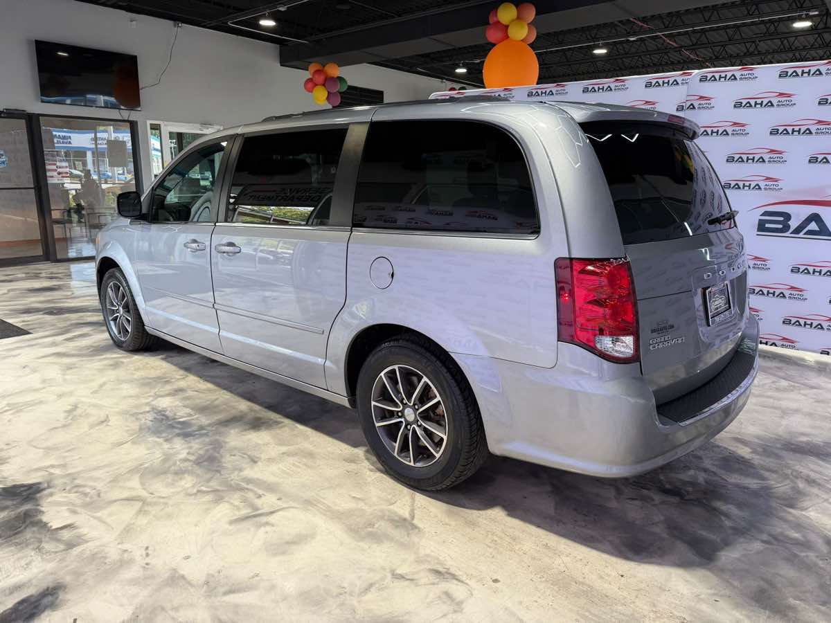 2017 Dodge Grand Caravan SXT photo 9