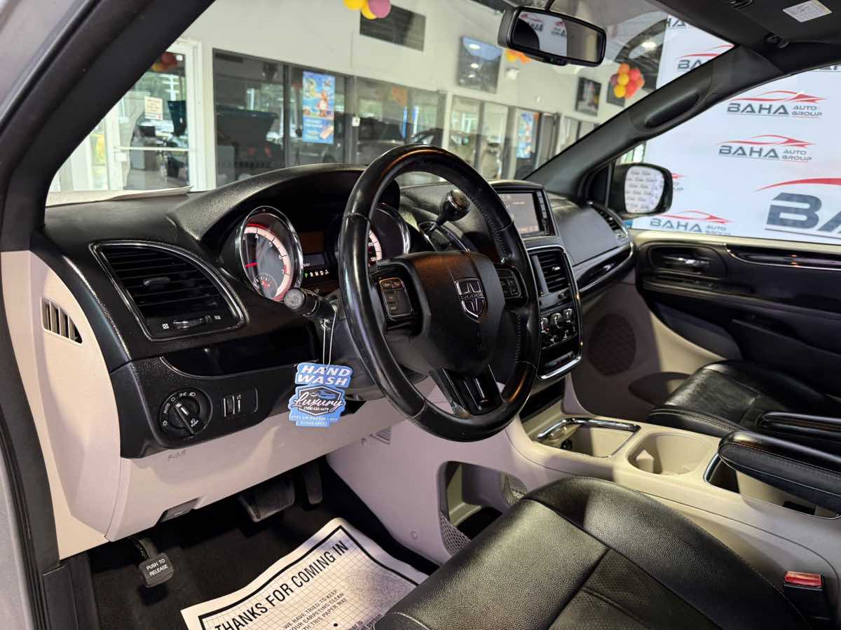 2017 Dodge Grand Caravan SXT photo 10