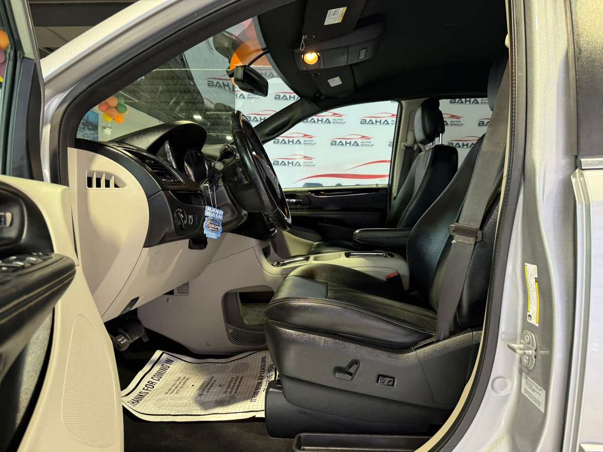 2017 Dodge Grand Caravan SXT photo 11