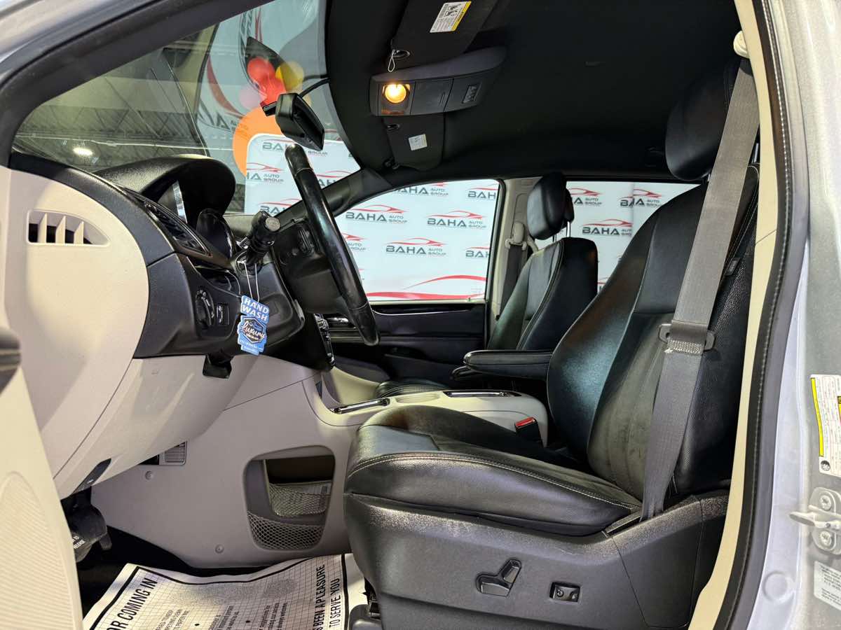 2017 Dodge Grand Caravan SXT photo 14
