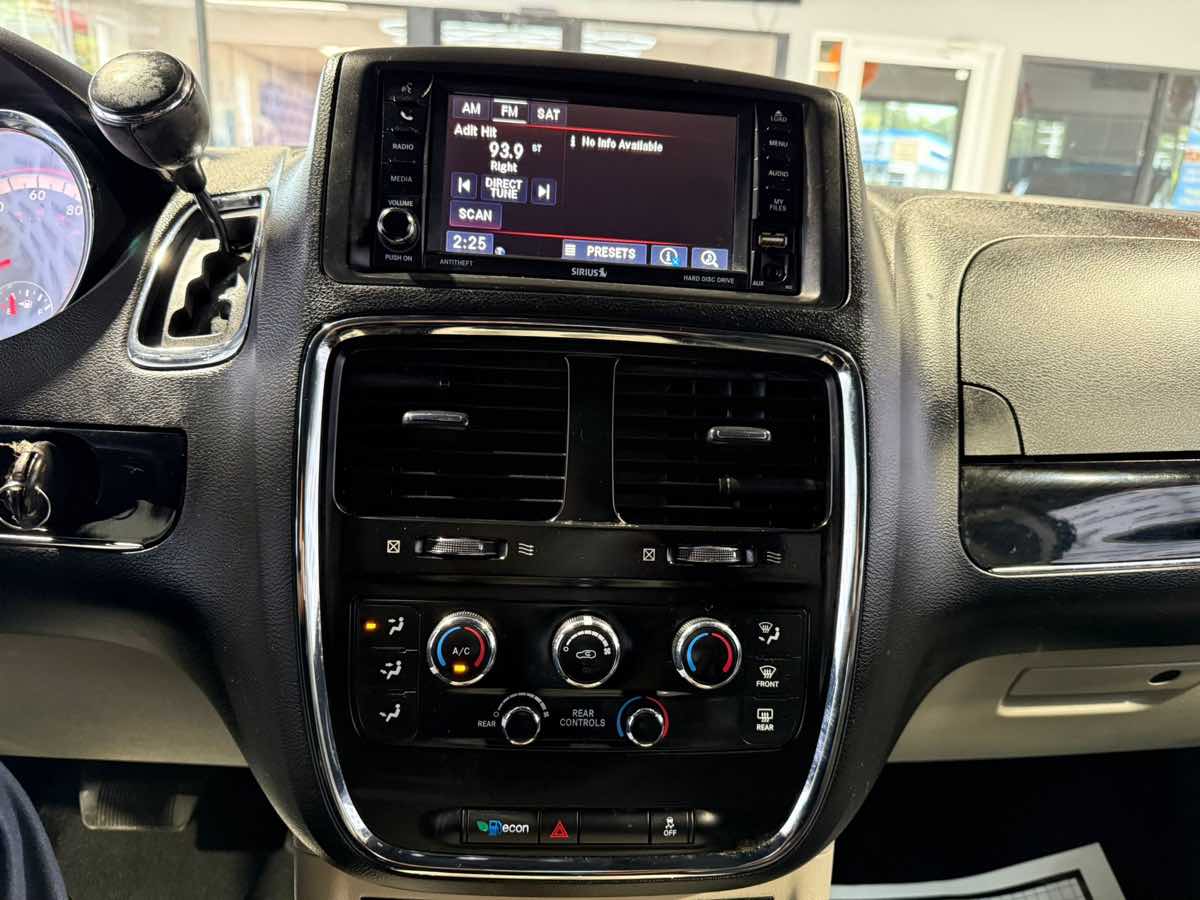 2017 Dodge Grand Caravan SXT photo 21