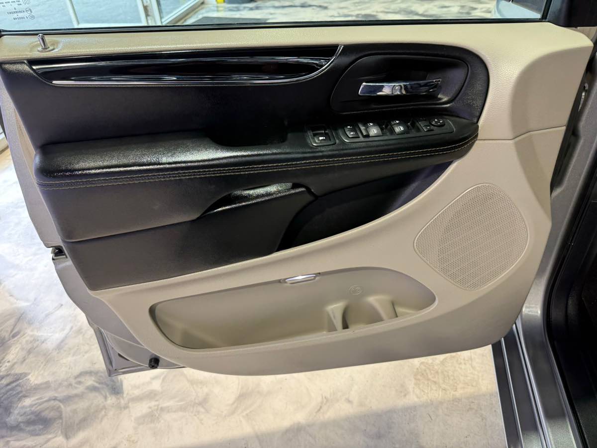 2017 Dodge Grand Caravan SXT photo 26