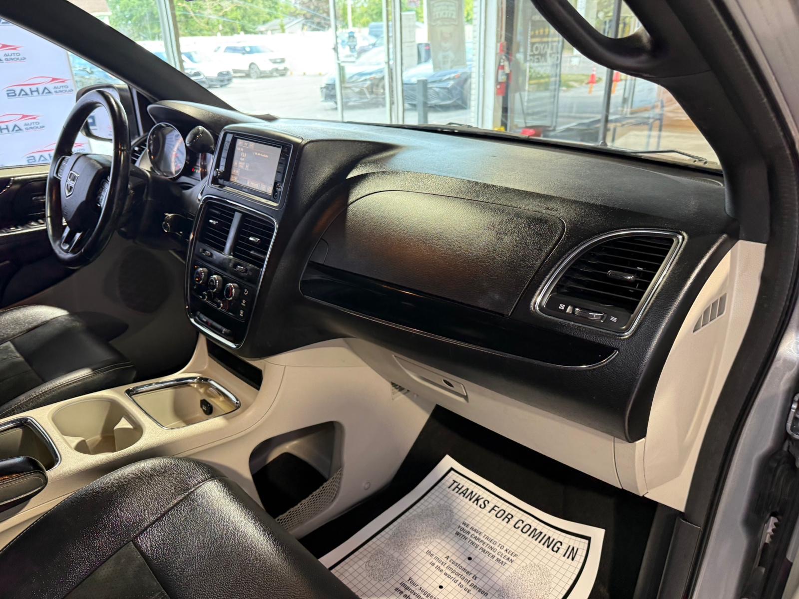 2017 Dodge Grand Caravan SXT photo 28