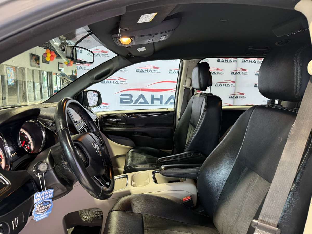 2017 Dodge Grand Caravan SXT photo 29