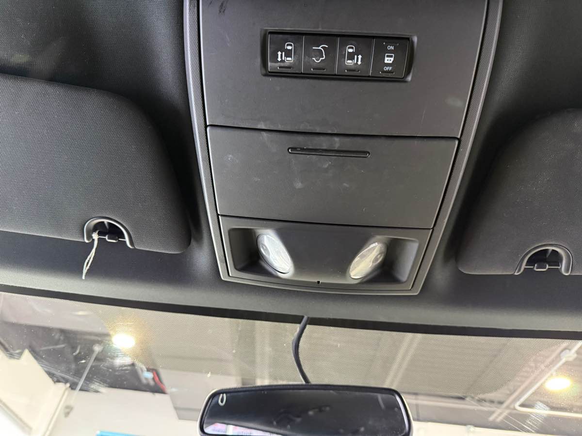 2017 Dodge Grand Caravan SXT photo 33
