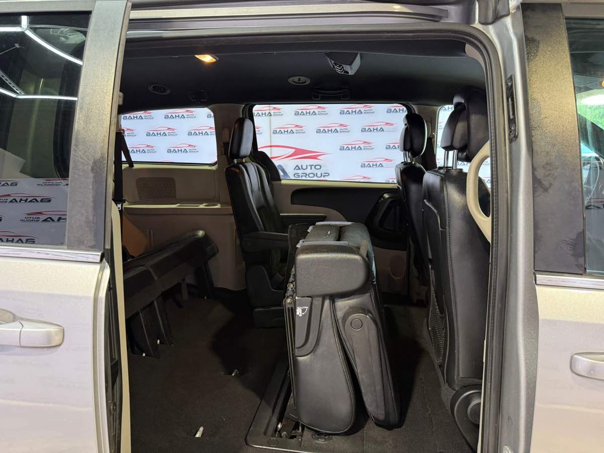 2017 Dodge Grand Caravan SXT photo 34