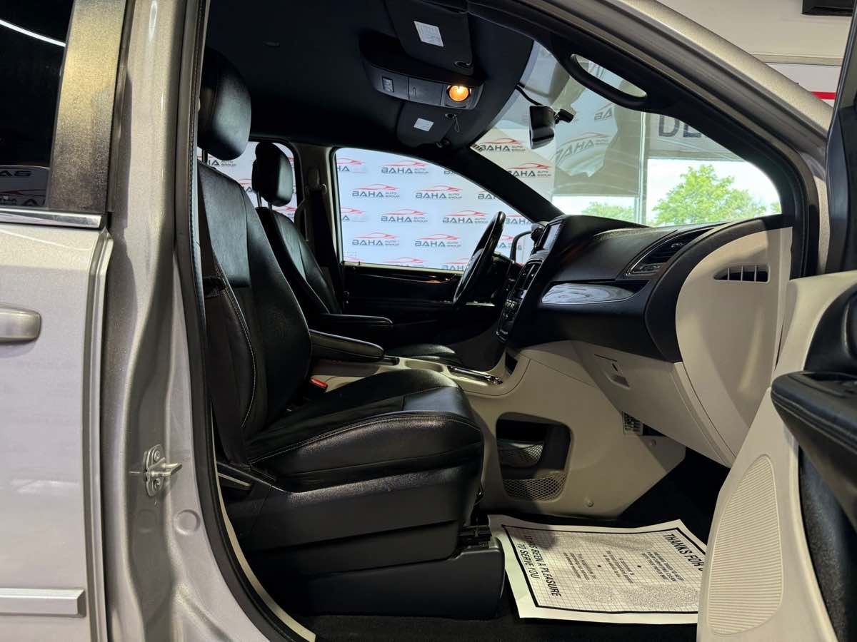 2017 Dodge Grand Caravan SXT photo 37