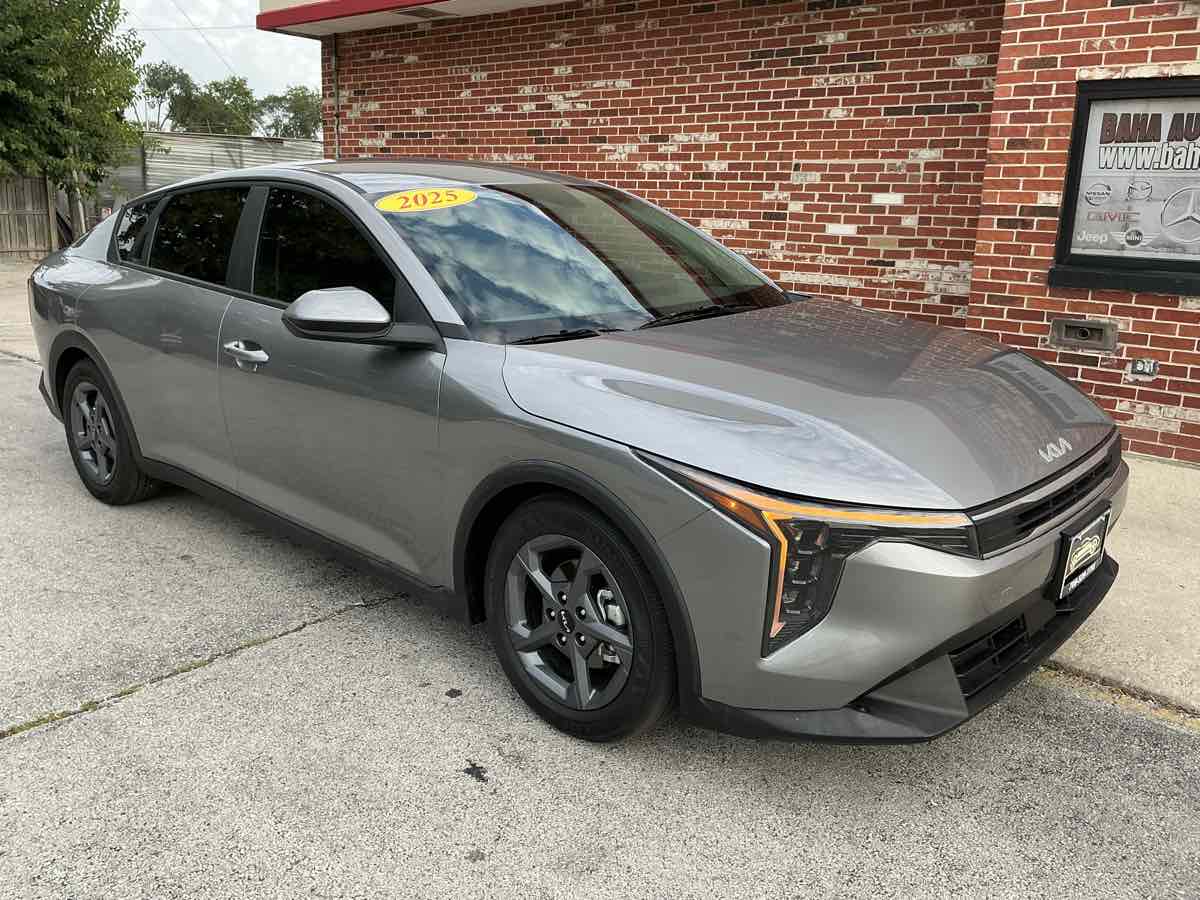 2025 Kia K4 LXS photo 2