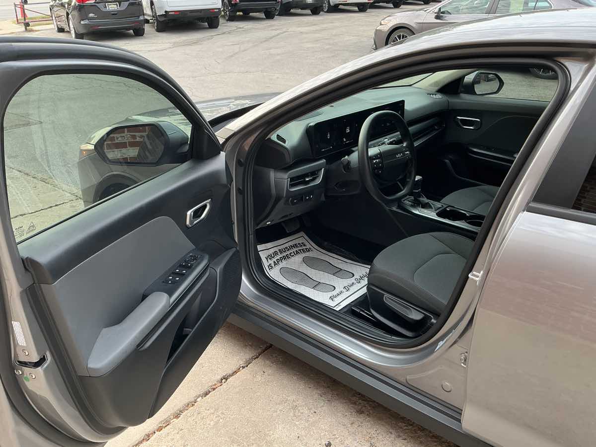 2025 Kia K4 LXS photo 9
