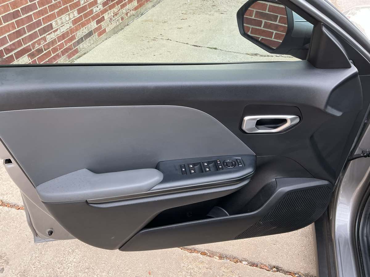 2025 Kia K4 LXS photo 10