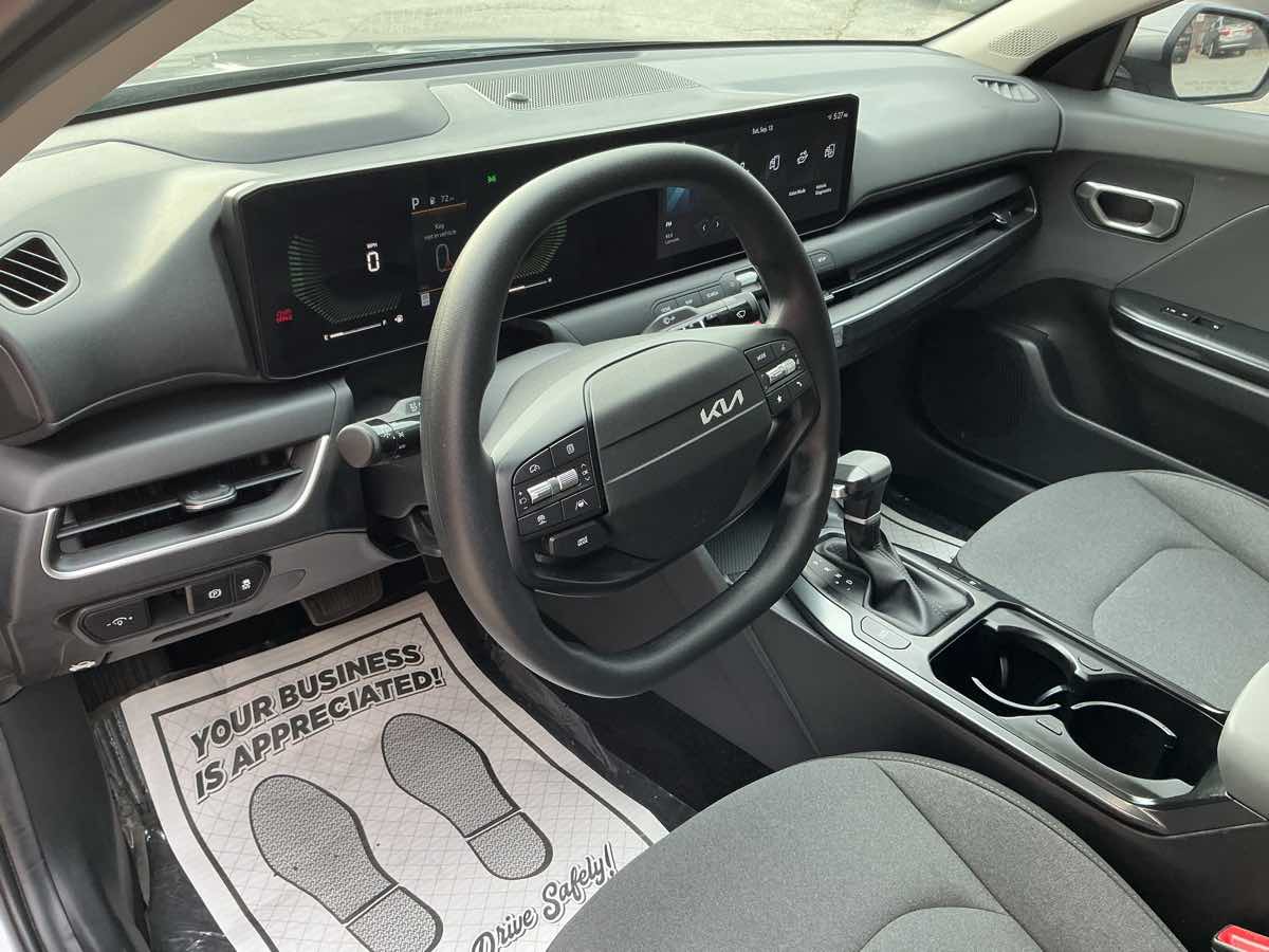 2025 Kia K4 LXS photo 11