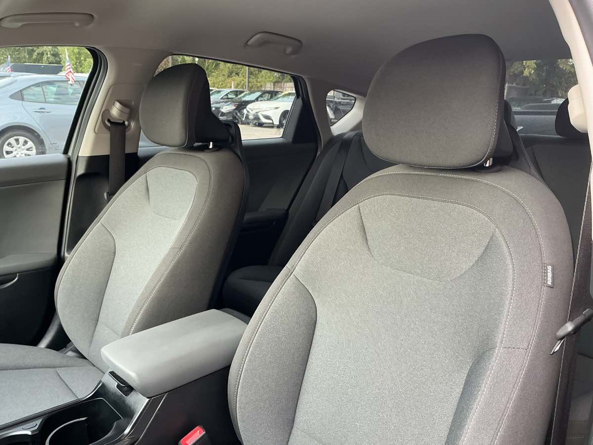 2025 Kia K4 LXS photo 12