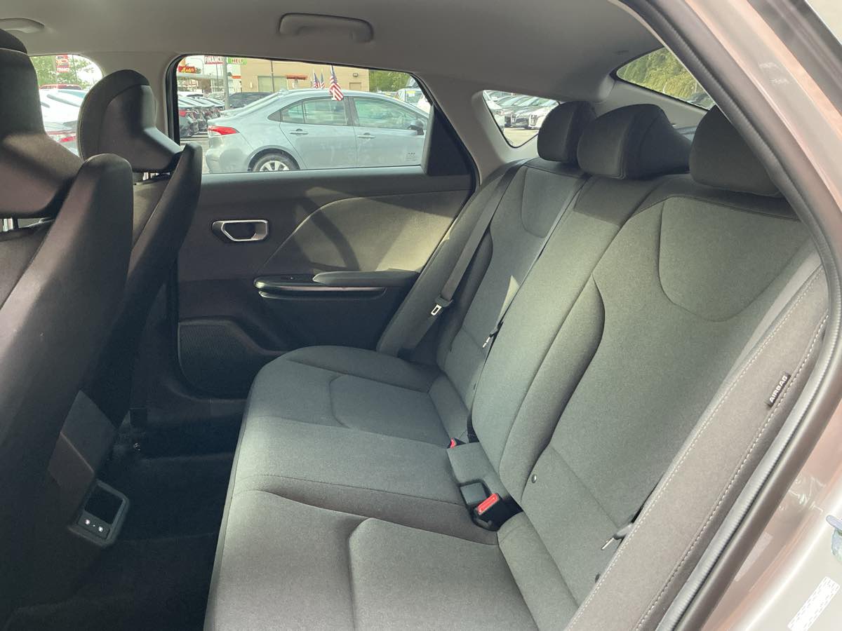 2025 Kia K4 LXS photo 28