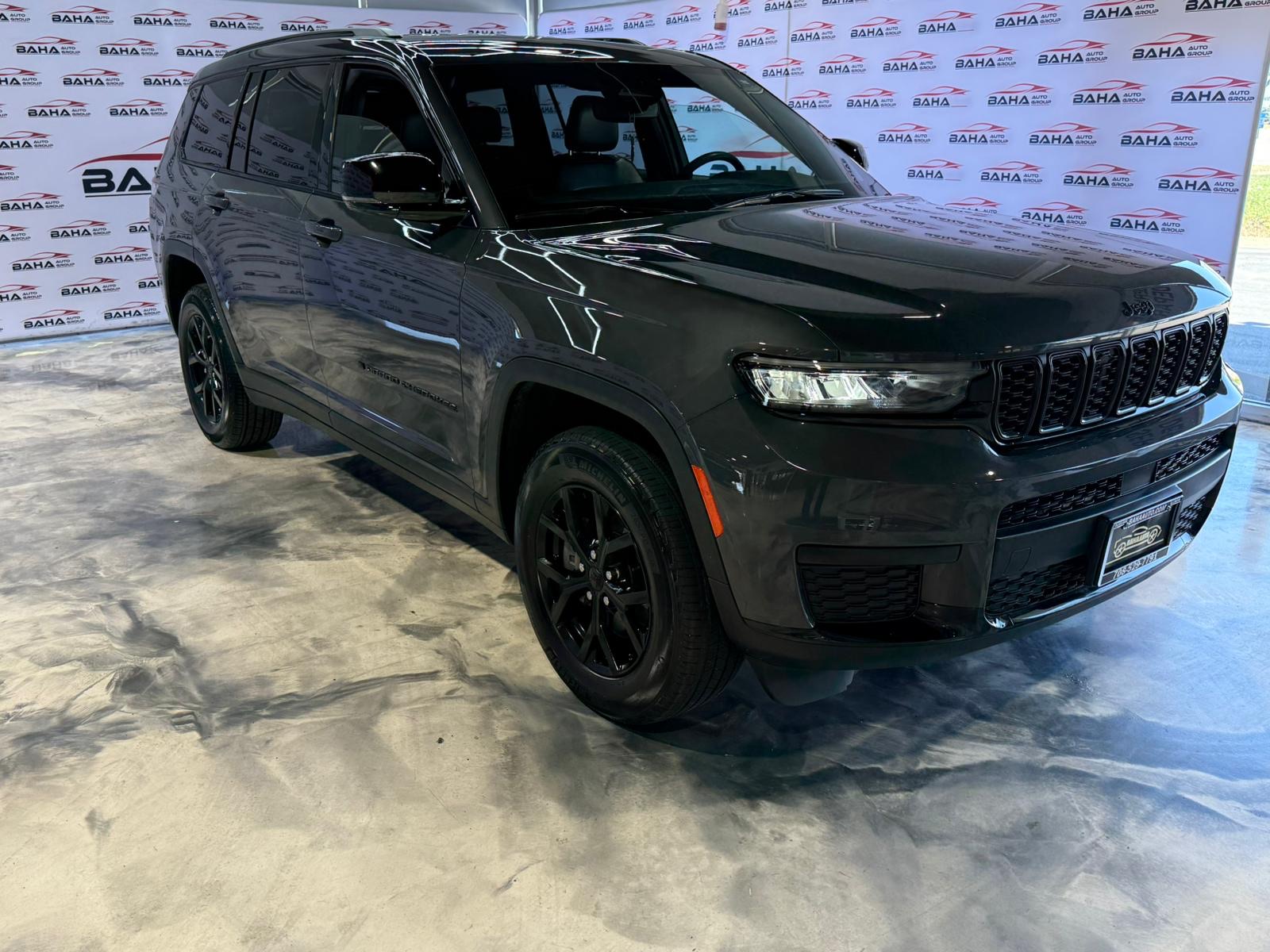 2024 Jeep Grand Cherokee Altitude photo 2