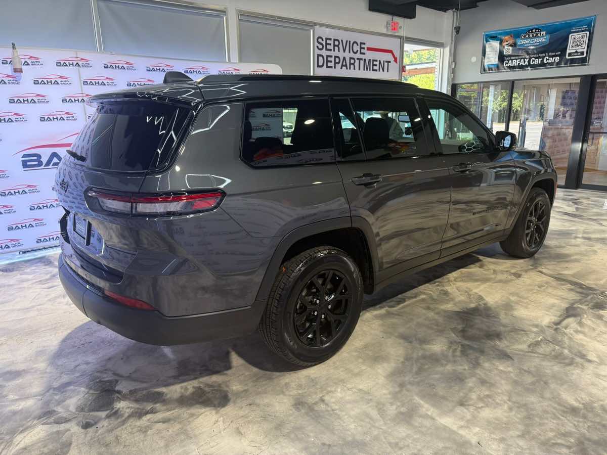 2024 Jeep Grand Cherokee Altitude photo 3