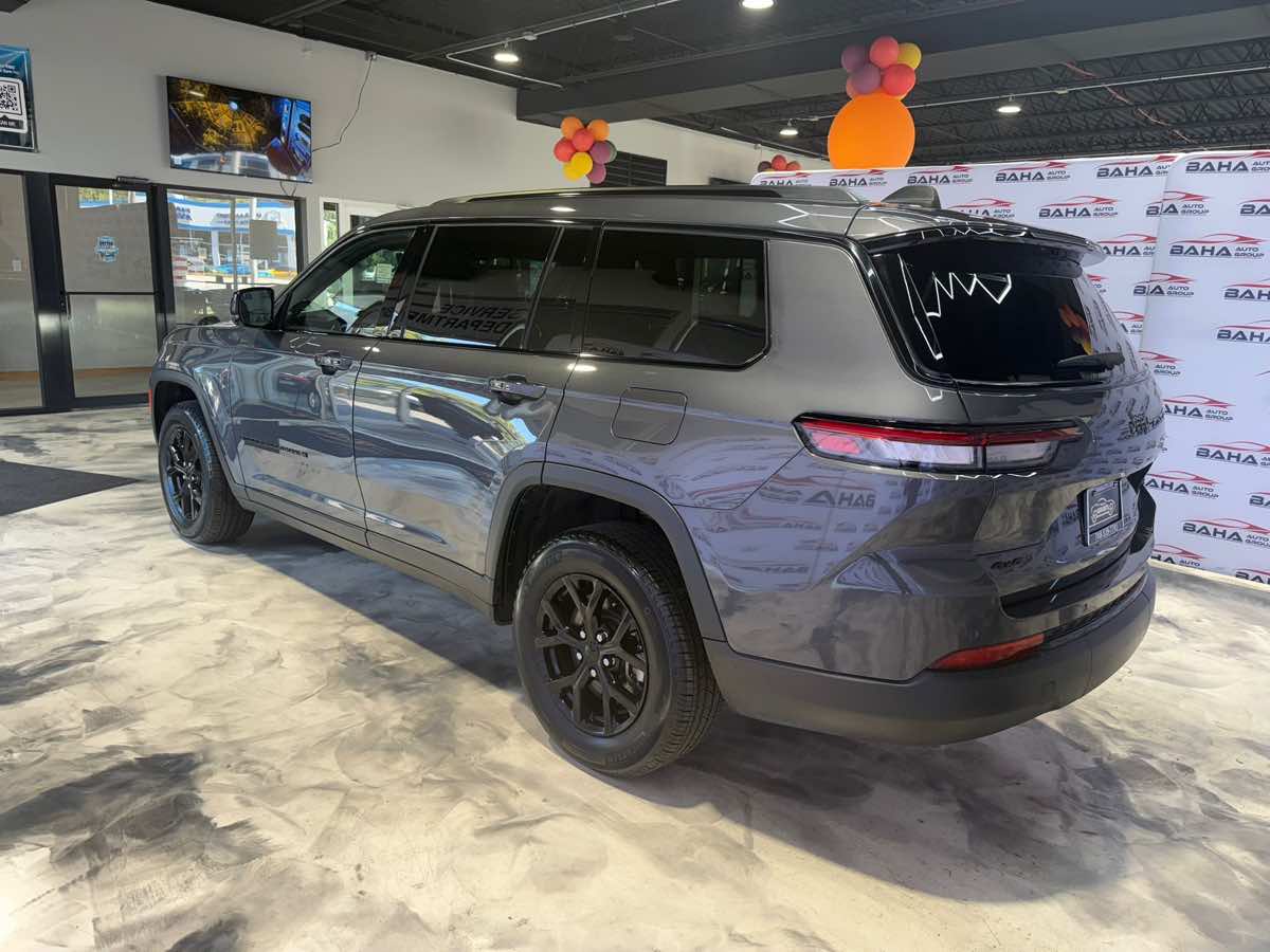 2024 Jeep Grand Cherokee Altitude photo 5