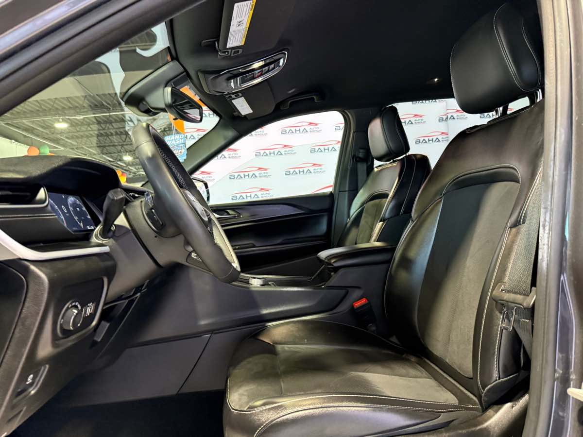 2024 Jeep Grand Cherokee Altitude photo 8