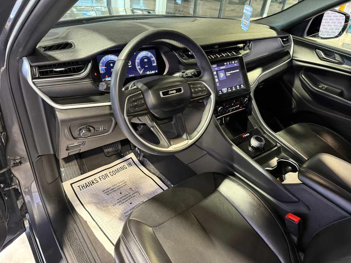 2024 Jeep Grand Cherokee Altitude photo 10