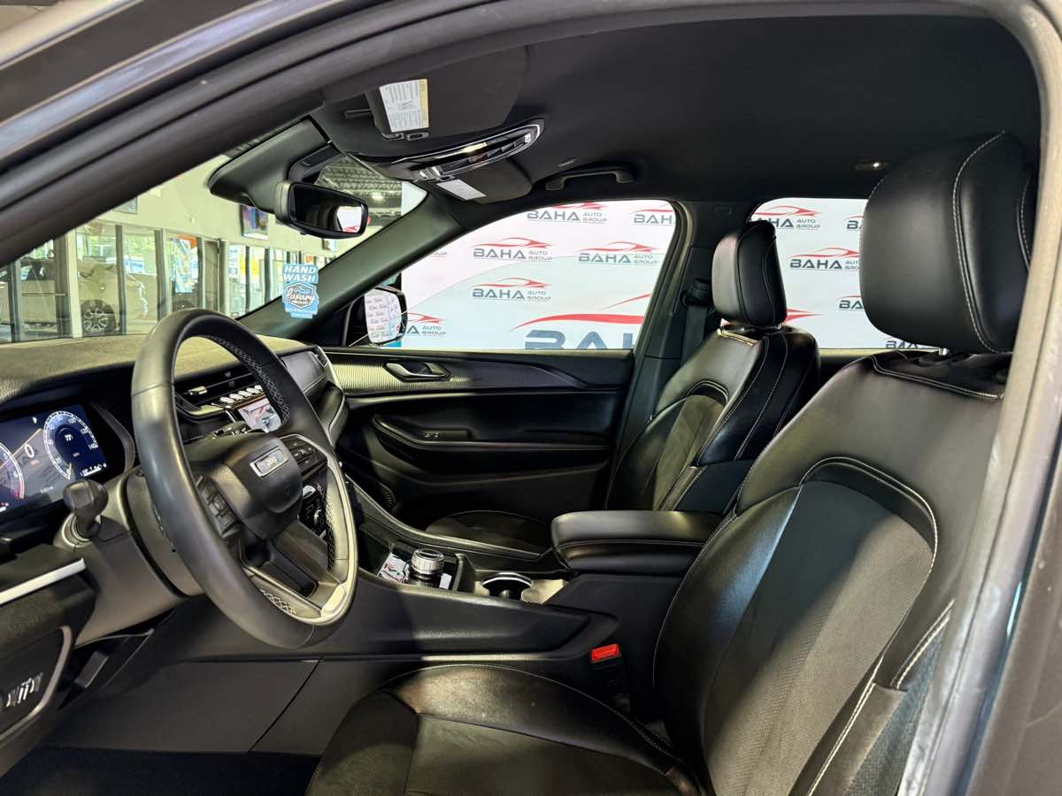 2024 Jeep Grand Cherokee Altitude photo 16
